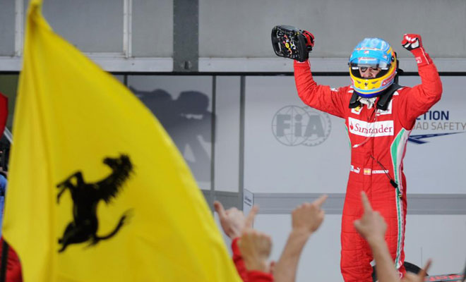 Alonso no se reprimi y salto de alegra como si fuese su primer triunfo en la F1