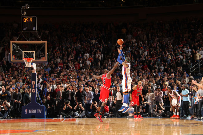 Carmelo Anthony anot 43 puntos para liderar el triunfo de los Knicks ante los Bulls tras una disputada prrroga.