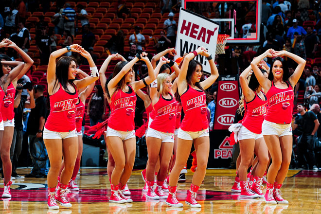Las cheerleaders de los Heat animando a su equipo durante el partido que acabaron ganando a los Pistons.