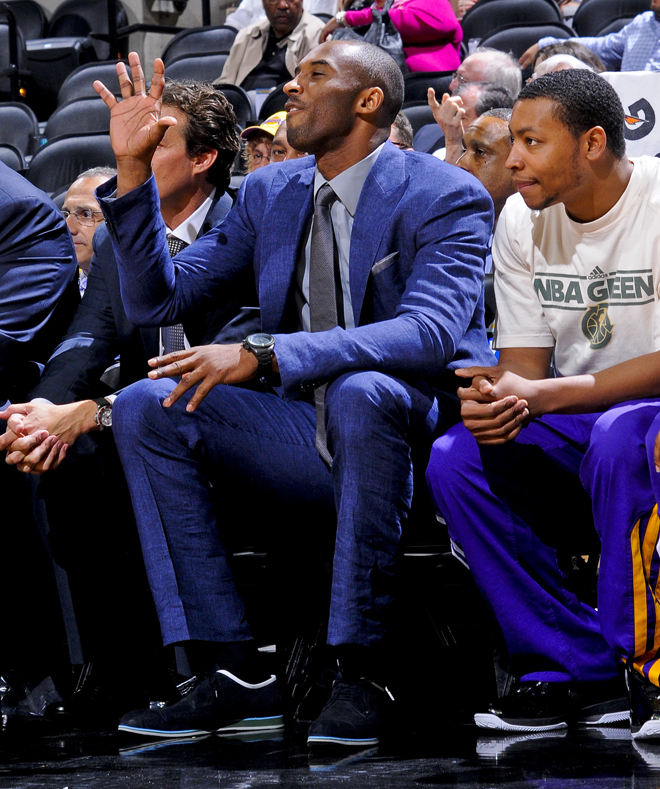 Kobe Bryant no jug el partido que sus Lakers ganaron en San Antonio a los Spurs.