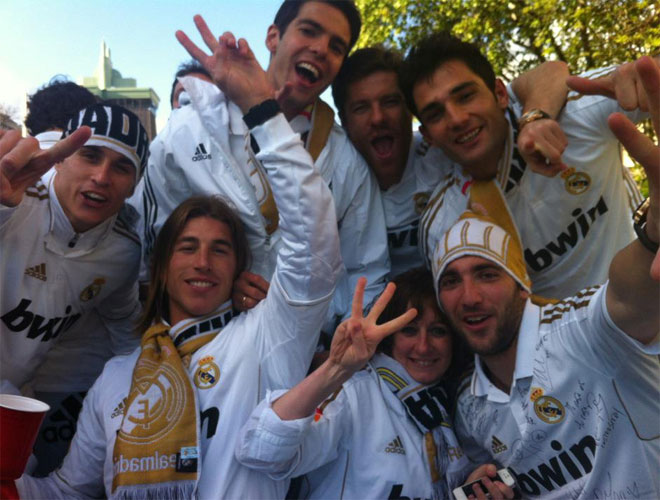 Los jugadores se lo pasaron en grande durante su desfile por el centro de Madrid.