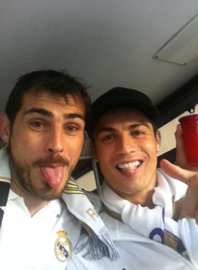 Cristiano Ronaldo e Iker Casillas, durante la celebracin.