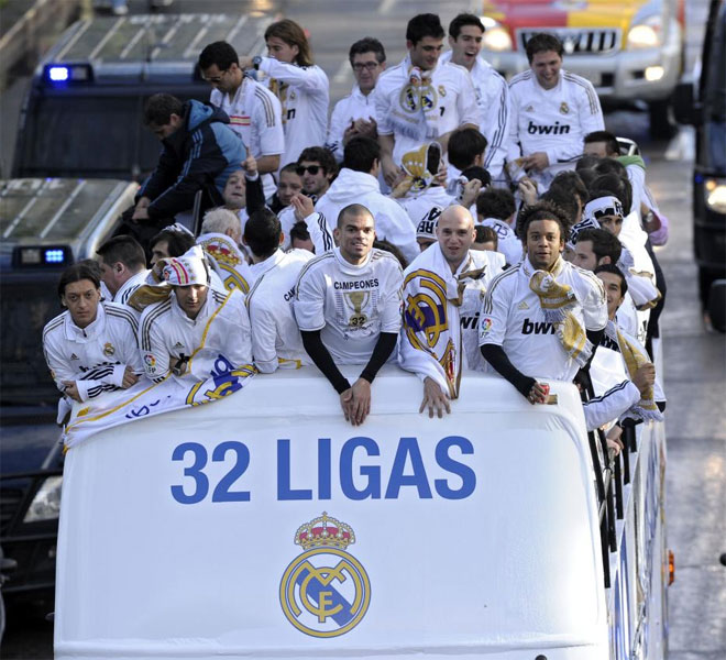 En este autobs descapotable desfilaron los jugadores por Madrid.