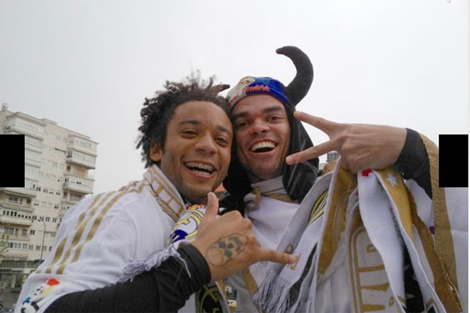 De esta guisa pos Pepe junto a Marcelo durante la celebracin.