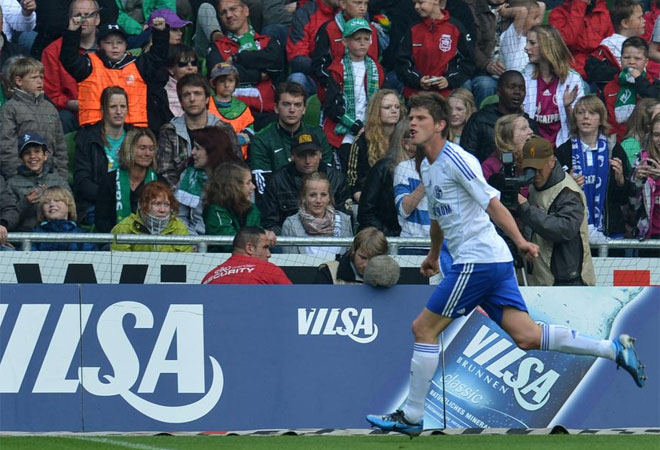 El Schalke gan 2-3 en Bremen y Huntelaar hizo dos de los tres tantos de su equipo. Ral vio todo el partido desde el banquillo.