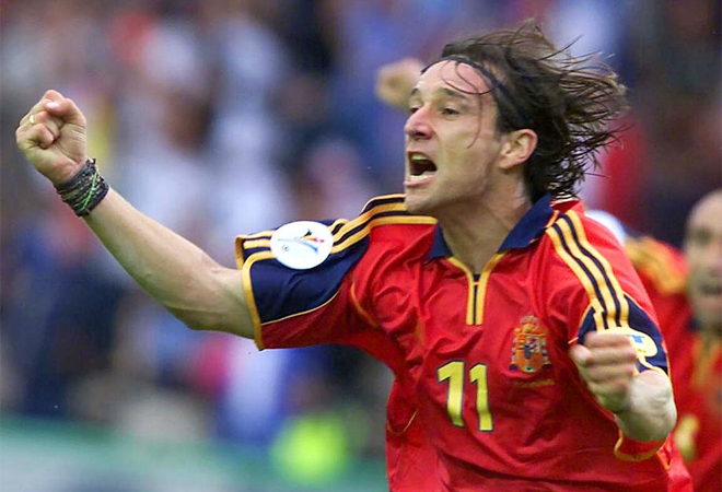 Espaa perda 3-2 ante Yugoslavia y estaba eliminada en la Eurocopa 2000. Mendieta empat de penalti en el minuto 90 y Alfonso hizo el 4-3 salvador con una volea para la historia. As celebr su tanto ms recordado con La Roja.
