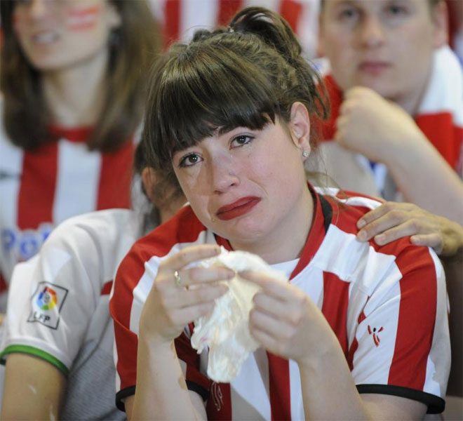 Los miles de aficionados del Athletic que vieron el partido en pantallas en San Mams, sufrieron con su equipo.
