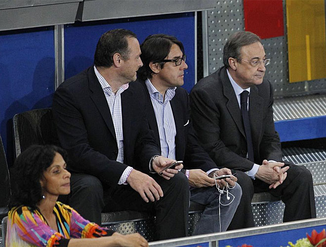 El presidente del Real Madrid anim a Ferrer junto a sus futbolistas.