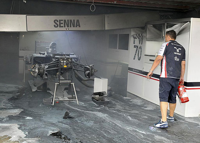As qued el monoplaza de Bruno Senna tras el incendio.