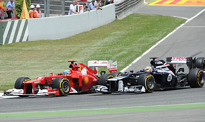 Maldonado no se di por vencido y se mantuvo firme para intentar liderar la carrera.