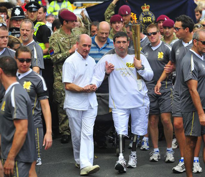26/06/2012: Parkinson perdi ambas piernas y sufri lesiones cerebrales y en la espalda en un atentado en Afganistn en 2006.