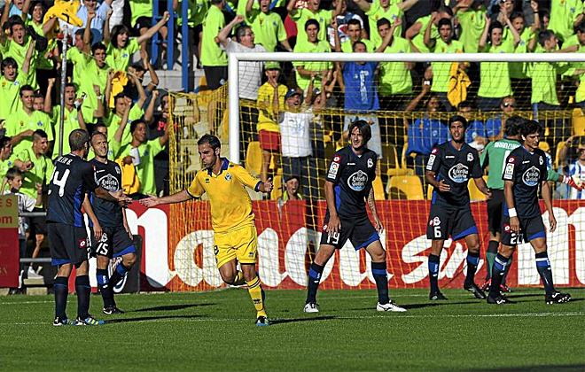 El Deportivo se hizo consciente de la realidad que le esperaba en Segunda en Santo Domingo. El Alcorcn le inflingi su derrota ms abultada de la temporada.