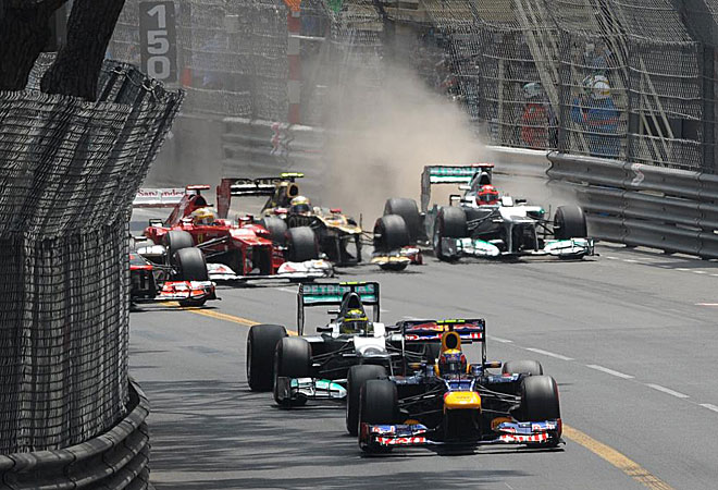 Todo comenz con un toque entre Grosjean y Schumacher que dej al francs fuera de carrera.