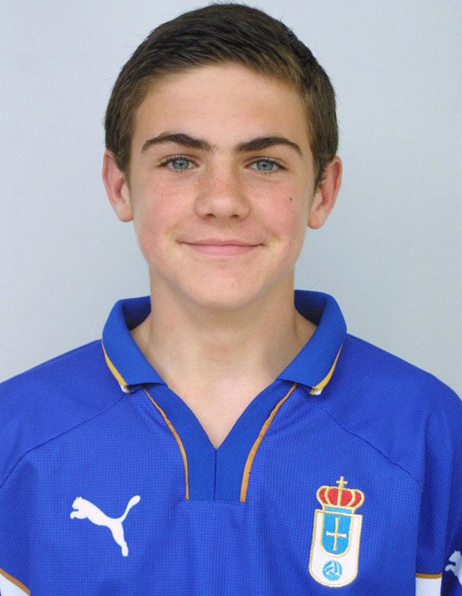 Con apenas 11 aos Juan Mata daba muestras de madurez impropias de su edad. Era modesto y adoraba jugar al ftbol. Ahora milita en uno de los clubes ms importantes de Europa.