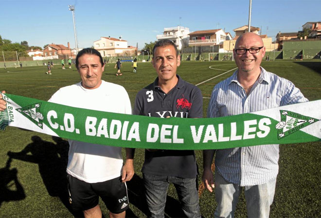 Sergio Busquets creci en Bada del Valles y todava va a ver los partidos del equipo de su pueblo con los amigos de siempre. Le pusieron su nombre al campo.