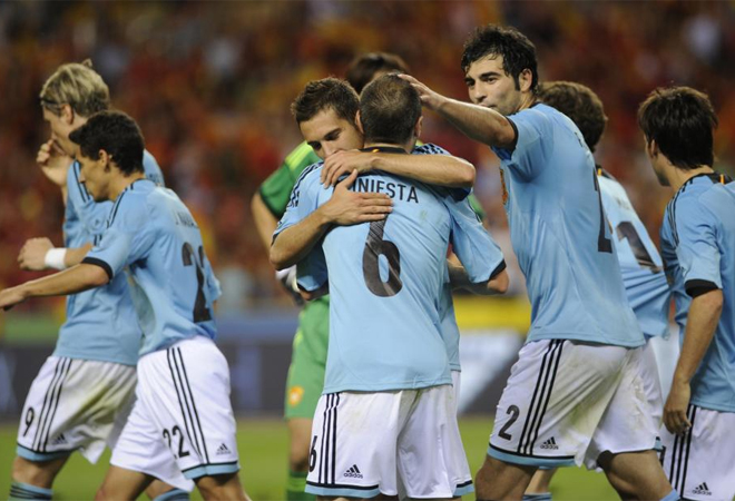 Los futbolistas de La Roja reconocieron la jugada de Iniesta en el gol de Silva y todos felicitaron al de Fuentealbilla.