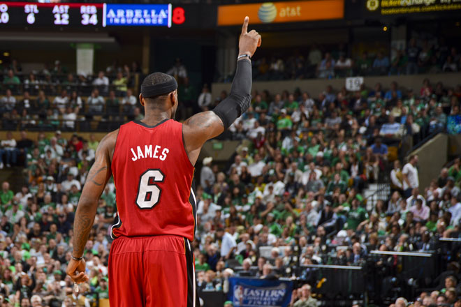 LeBron James fue el gran protagonistas del triunfo de los Heat en Miami en el sexto partido de la final del Este.