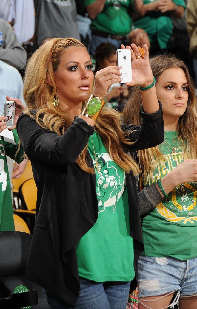 La cantante, actriz y modelo Aubery O'Day, en 2006 considerada una de las mujeres ms sexys del mundo, disfrut a lo grande del partido entre Celtics y Heat.