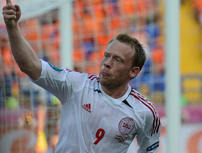 El jugador danés estrenó el marcador ante Holanda tras superar a Heitinga con un buen recorte.