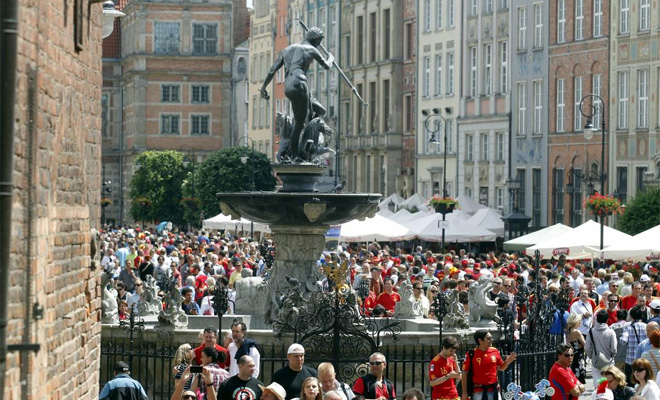 Los seguidores de Espaa e Italia han llegado a Gdansk para apoyar a sus selecciones. Los aficionados llenan las calles de la ciudad polaca.
