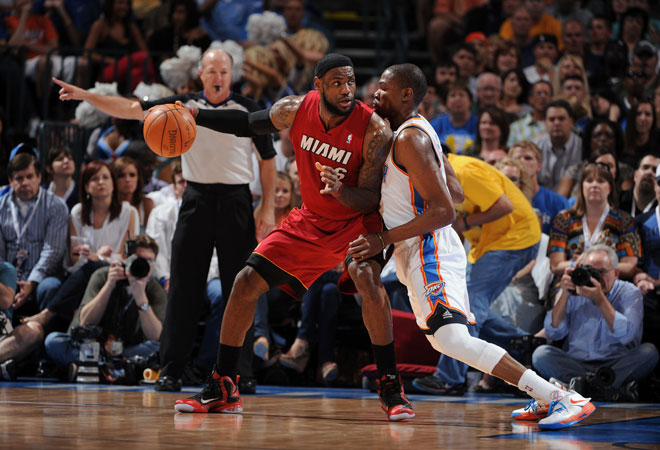 La rivalidad entre la estrella de los Heat y la de los Thunder promete alcanzar cotas de leyenda. El MVP de la liga (James) se mide al mximo anotador (Durant).