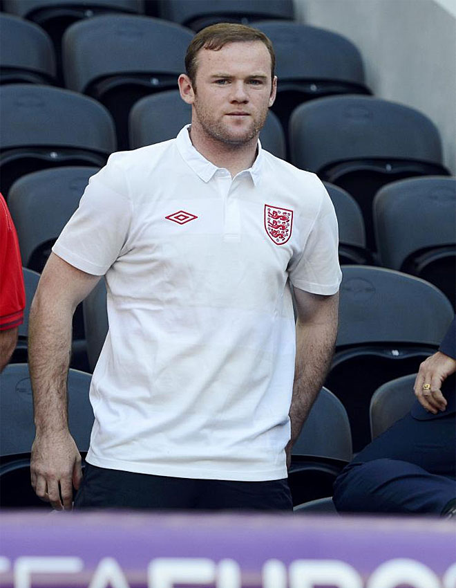 Wayne Rooney sufri desde la grada con el Francia-Inglaterra.