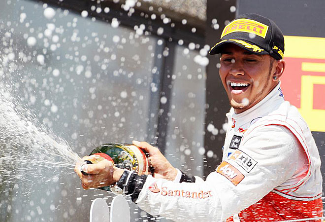 Lewis Hamilton lo celebr a lo grande en el podio.