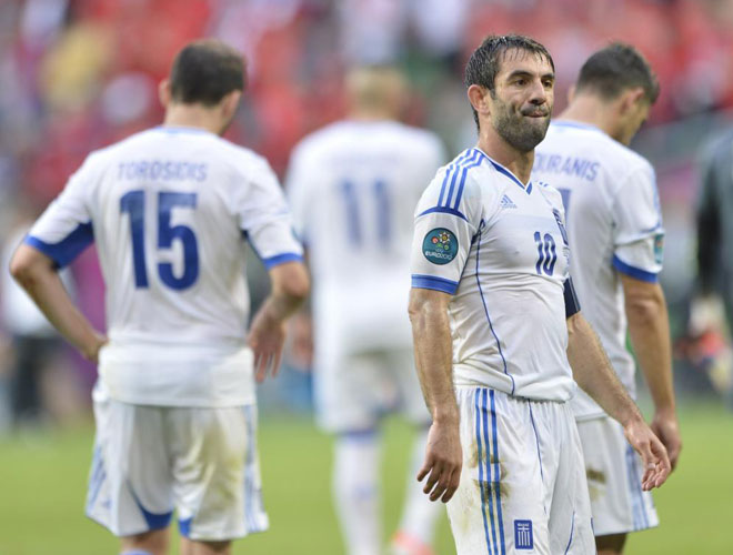 La seleccin griega deber ganar a Rusia en la ltima jornada y esperar un resultado favorable en el otro encuentro para estar en cuartos de final.