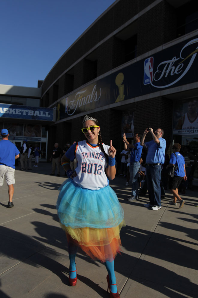 Una seguidora de los Thunder preparada para animar a su equipo durante las Finales de la NBA contra los Heat.