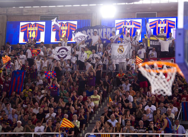 Las gradas del Palau Blaugrana se llenaron para ver este quinto partido de la final, y el pblico llev en volandas a los jugadores de Xavi Pascual.