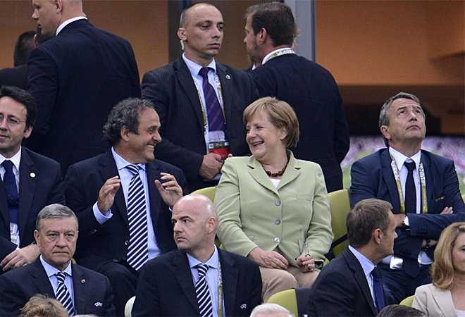 Angela Merkel, la Canciller alemana, estuvo en la grada del Arena Gdansk apoyando a la seleccin alemana ante Grecia.