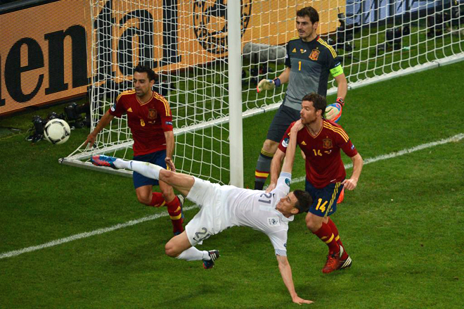 Espaa pasa a semifinales de la Eurocopa tras vencer 2-0 a Francia con goles de Xabi Alonso.