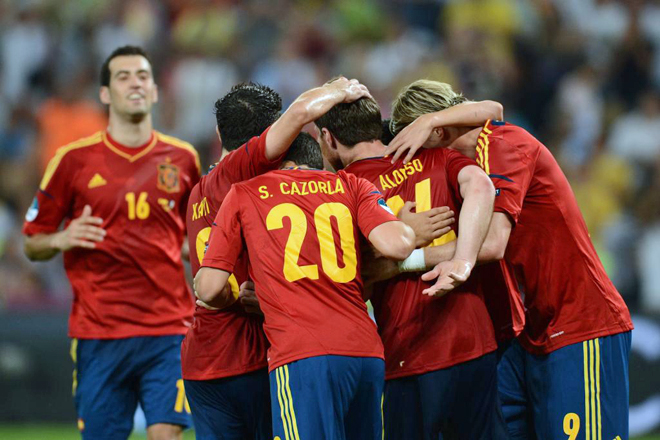 España pasa a semifinales de la Eurocopa tras vencer 2-0 a Francia con goles de Xabi Alonso.