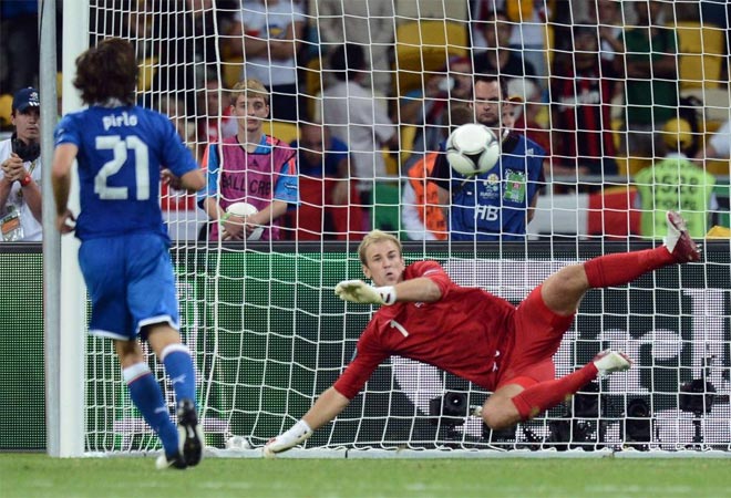 Repasa las mejores imgenes del duelo de cuartos de final de la Eurocopa entre las selecciones inglesa e italiana, disputado en Olmpico de Kiev.