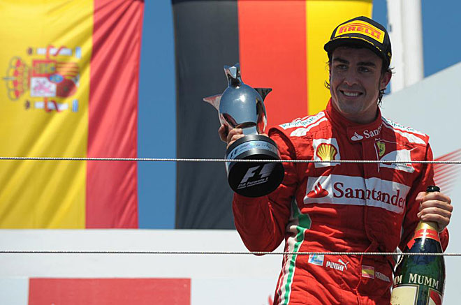 Alonso recuper el liderato del Mundial tras su victoria y los abandonos de Hamilton y Vettel. El asturiano tiene 20 puntos de ventaja sobre Webber que es ahora segundo en la clasificacin.