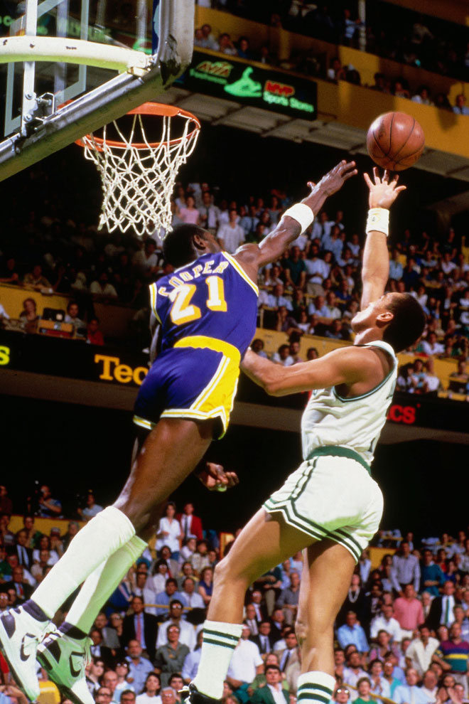 Los Lakers apostaron por Michael Cooper en la posicin 60 del draft. El escolta se convirti en uno de los mejores defensas de los angelinos de los ochenta. Gan cinco ttulos de la NBA.