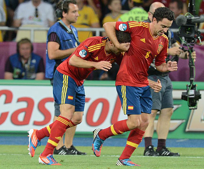 Spanish defender Jordi Alba (L) celebrates with Spanish midfielder Xavi Hernandez after scoring during the Euro 2012 football championships final match Spain vs Italy on July 1, 2012 at the Olympic Stadium in Kiev.
