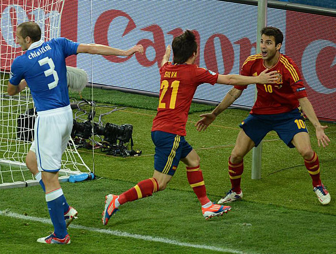 Spanish midfielder David Silva (C) celebrates his goal with Spanish midfielder Cesc Fabregas (R) during the Euro 2012 football championships final match Spain vs Italy on July 1, 2012 at the Olympic Stadium in Kiev.