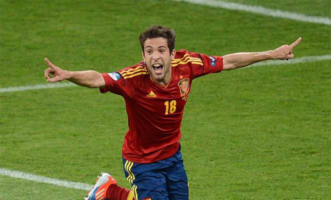 El lateral de la seleccin espaola se estren como goleador al hacer el segundo de La Roja en la final ante Italia.