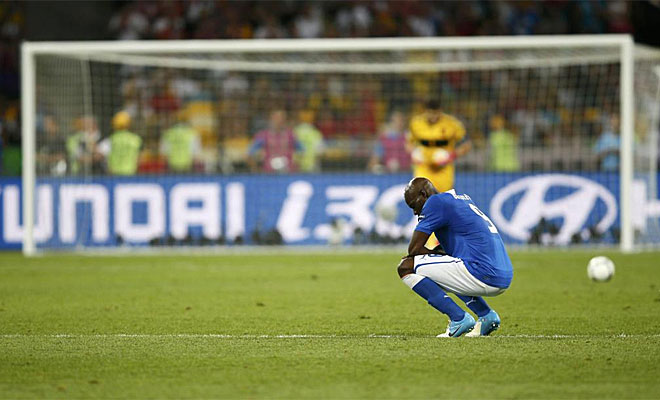 Jugadores y aficin de Italia terminaron con cara de absoluta tristeza e incluso llorando tras la derrota ante Espaa.