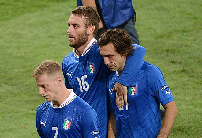 Jugadores y afición de Italia terminaron con cara de absoluta tristeza e incluso llorando tras la derrota ante España.