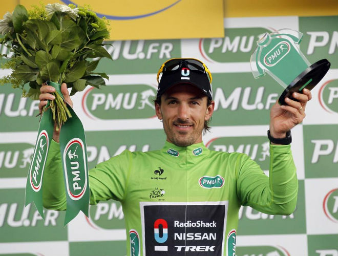 Fabian Cancellara, con su victoria en el prlogo y su segundo puesto en la primera etapa, se enfund el maillot verde como mejor de la regularidad.