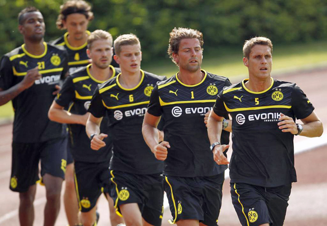 El campen de la Bundesliga vuelve al curro. La plantilla del Borussia Dortmund sentir maana sus primeras agujetas