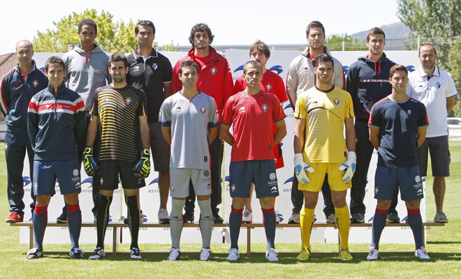 El CA Osasuna y la marca deportiva Astore han presentado este martes en las Instalaciones de Tajonar la coleccin que lucir el equipo rojillo a lo largo de la temporada 2012/2013.