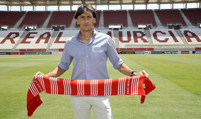 El argentino Gustavo Siviero es el elegido para dirigir al Real Murcia durante la temporada 2012/2013.