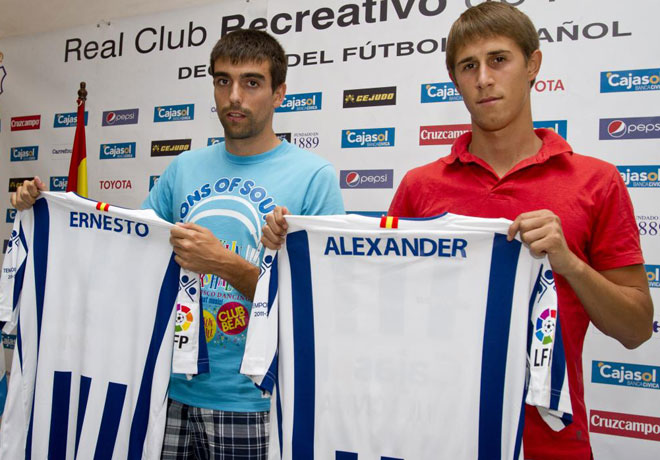 Ernesto y Alexander ya posan como nuevos jugadores del conjunto onubense. Proceden del Guadalajara y Alcal, respectivamente.