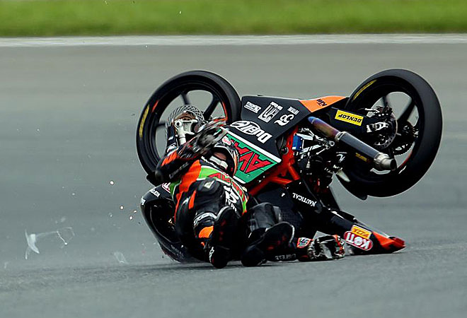 Afortunadamente, el piloto finlands de Moto3 no se hizo ninguna herida de consideracin.