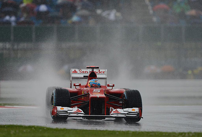 Fernando Alonso demostr que vive un momento dulce y mostr su podero en Silverstone al lograr la pole del Gran Premio de Gran Bretaa.