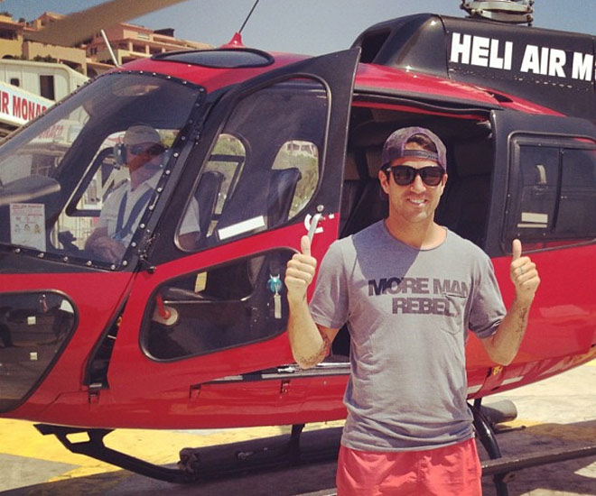 Cesc se atrevi con un helicoptero en sus vacaciones. Es un valiente.