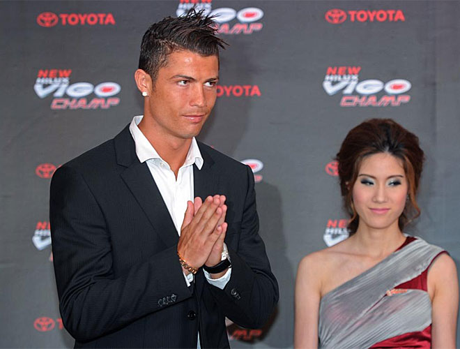 Cristiano Ronaldo renov su contrato como imagen de Toyota. Ese fue el motivo de su presencia en Bangkok.